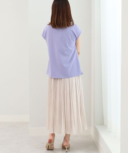 BELLUNA PLUS(ベルーナ)の「エンボス加工ロゴデザインプルオーバー(Tシャツ/カットソー・レディース・チャコール/オフホワイト/ラベンダー・MEDIUM)」の10枚目の写真