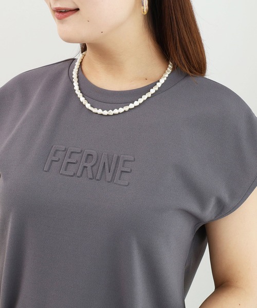 BELLUNA PLUS(ベルーナ)の「エンボス加工ロゴデザインプルオーバー(Tシャツ/カットソー・レディース・チャコール/オフホワイト/ラベンダー・MEDIUM)」の7枚目の写真