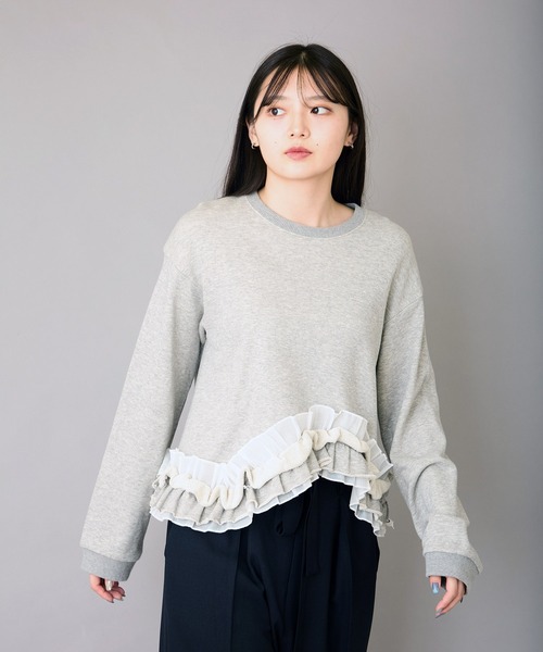 AVIE（アビィ）の「フリルデザインスウェット（スウェット・レディース・トップグレー/ブラック・38）」の3枚目の写真
