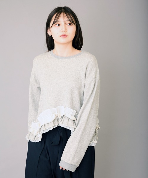 AVIE（アビィ）の「フリルデザインスウェット（スウェット・レディース・トップグレー/ブラック・38）」の5枚目の写真