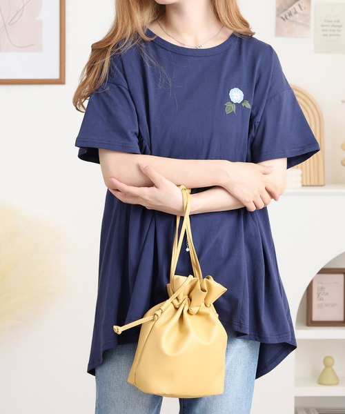 Emago(イマゴ)の「EMAGO アサガオ刺繍フレアT(Tシャツ/カットソー・レディース・ネイビー/レッド/ブラック・FREE)」の1枚目の写真