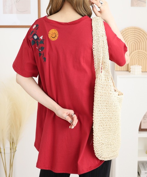 Emago(イマゴ)の「EMAGO アサガオ刺繍フレアT(Tシャツ/カットソー・レディース・ネイビー/レッド/ブラック・FREE)」の3枚目の写真