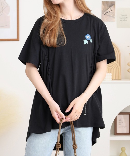 Emago(イマゴ)の「EMAGO アサガオ刺繍フレアT(Tシャツ/カットソー・レディース・ネイビー/レッド/ブラック・FREE)」の2枚目の写真