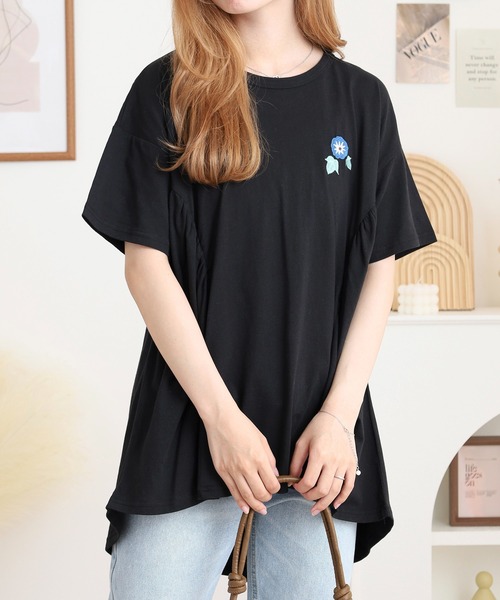 Emago(イマゴ)の「EMAGO アサガオ刺繍フレアT(Tシャツ/カットソー・レディース・ネイビー/レッド/ブラック・FREE)」の4枚目の写真
