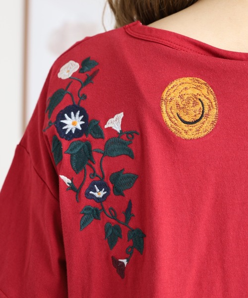 Emago(イマゴ)の「EMAGO アサガオ刺繍フレアT(Tシャツ/カットソー・レディース・ネイビー/レッド/ブラック・FREE)」の21枚目の写真