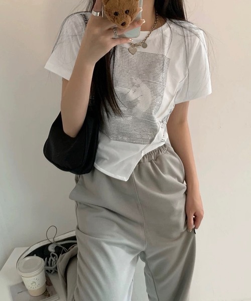 shopnikoniko(ショップニコニコ)の「チビT 半袖 ショート丈 アシンメトリー 韓国ファッション y2k Tシャツ クロップド丈 プリント ピチT(Tシャツ/カットソー・レディース・グレー/ブラック/ホワイト・フリー)」の4枚目の写真