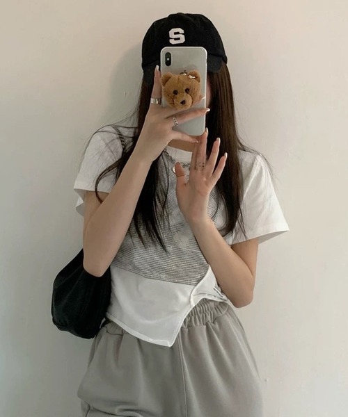 shopnikoniko(ショップニコニコ)の「チビT 半袖 ショート丈 アシンメトリー 韓国ファッション y2k Tシャツ クロップド丈 プリント ピチT(Tシャツ/カットソー・レディース・グレー/ブラック/ホワイト・フリー)」の5枚目の写真