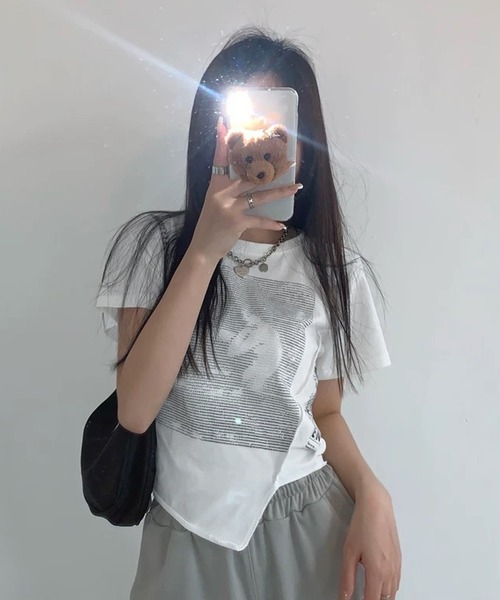 shopnikoniko(ショップニコニコ)の「チビT 半袖 ショート丈 アシンメトリー 韓国ファッション y2k Tシャツ クロップド丈 プリント ピチT(Tシャツ/カットソー・レディース・グレー/ブラック/ホワイト・フリー)」の7枚目の写真