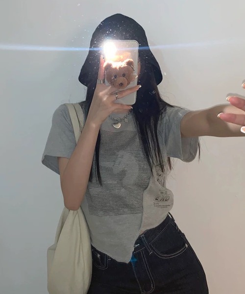 shopnikoniko(ショップニコニコ)の「チビT 半袖 ショート丈 アシンメトリー 韓国ファッション y2k Tシャツ クロップド丈 プリント ピチT(Tシャツ/カットソー・レディース・グレー/ブラック/ホワイト・フリー)」の17枚目の写真