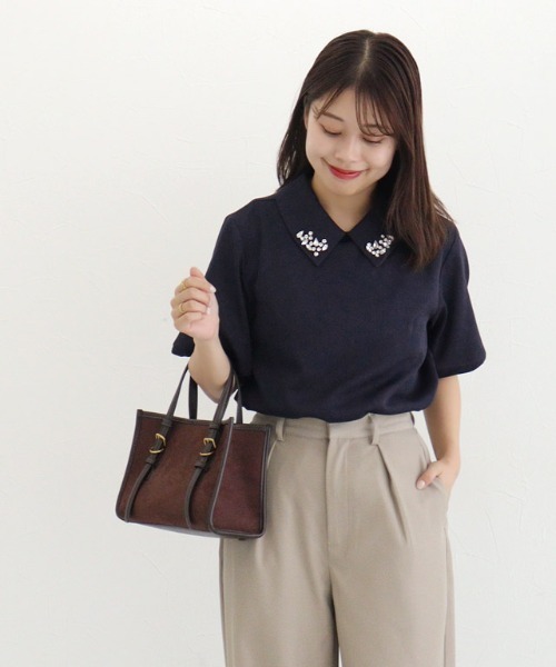 Pierrot(ピエロ)の「ビジュー付き構築袖ブラウス(シャツ/ブラウス・レディース・オフホワイト/ネイビー・L/M)」の7枚目の写真