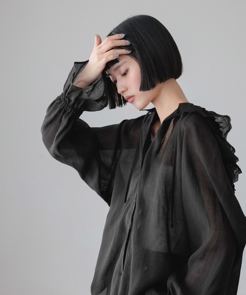 LOWRYS FARM（ローリーズファーム）の「フリルフードシャツ 579513