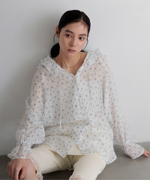 LOWRYS FARM（ローリーズファーム）の「フリルフードシャツ　579513（シャツ/ブラウス・レディース・ブラック/アイボリー/ホワイト系その他/ブラック系その他/その他8・FREE）」の5枚目の写真