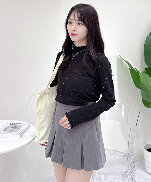 Mejoul(メジュール)の「ドット柄ハイネックメロウロンT(Tシャツ/カットソー・レディース・ホワイト/ブラック・M/L)」の2枚目の写真