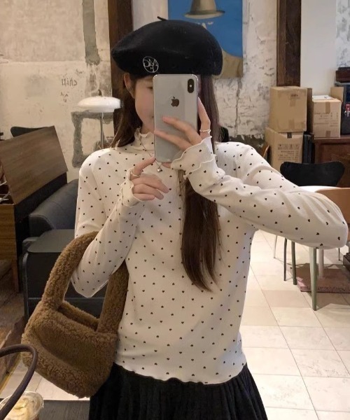 Mejoul(メジュール)の「ドット柄ハイネックメロウロンT(Tシャツ/カットソー・レディース・ホワイト/ブラック・M/L)」の3枚目の写真