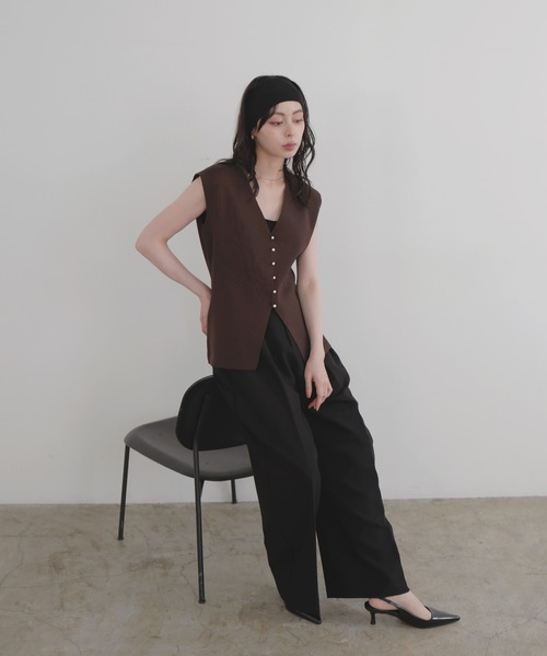 LIAN（リアン）の「メタルボタンニットベスト（ベスト・レディース・ブラック/アイボリー/チャコールグレー/ブラウン・FREE）」の13枚目の写真