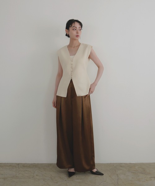 LIAN（リアン）の「メタルボタンニットベスト（ベスト・レディース・ブラック/アイボリー/チャコールグレー/ブラウン・FREE）」の9枚目の写真