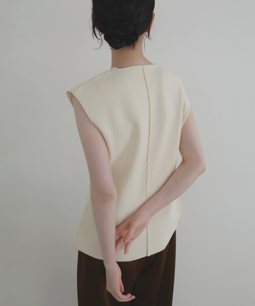 LIAN（リアン）の「メタルボタンニットベスト（ベスト・レディース・ブラック/アイボリー/チャコールグレー/ブラウン・FREE）」の11枚目の写真