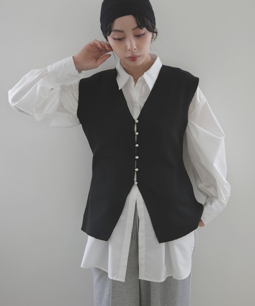 LIAN（リアン）の「メタルボタンニットベスト（ベスト・レディース・ブラック/アイボリー/チャコールグレー/ブラウン・FREE）」の19枚目の写真