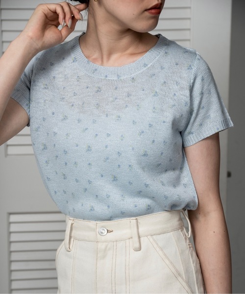 lawgy（ラウジー）の「small floral pattern round neck tops / スモールフローラルパターンラウンドネックトップス（Tシャツ/カットソー・レディース・クリーム/ライトブルー/ホワイト・FREE）」の10枚目の写真
