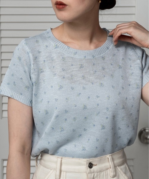 lawgy（ラウジー）の「small floral pattern round neck tops / スモールフローラルパターンラウンドネックトップス（Tシャツ/カットソー・レディース・クリーム/ライトブルー/ホワイト・FREE）」の12枚目の写真