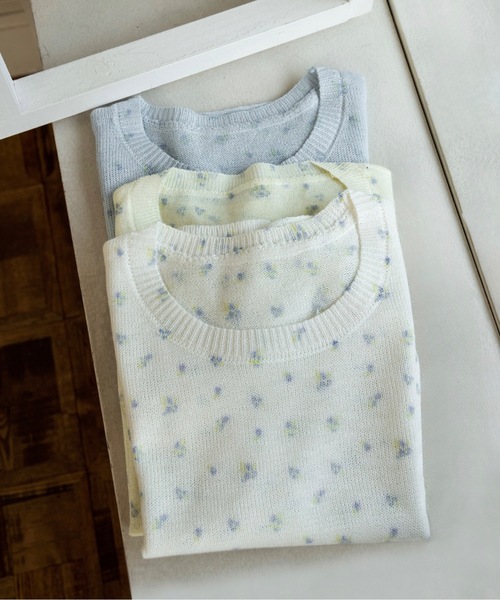 lawgy（ラウジー）の「small floral pattern round neck tops / スモールフローラルパターンラウンドネックトップス（Tシャツ/カットソー・レディース・クリーム/ライトブルー/ホワイト・FREE）」の15枚目の写真