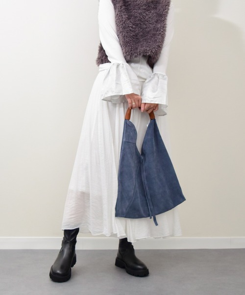 andrea cardone（アンドレアカルドネ）の「【ANDREA CARDONE】ミディアムサイズスエードバッグ(Q56388)（トートバッグ・レディース・ライトベージュ/ブルー/ベージュ・ALL）」の10枚目の写真