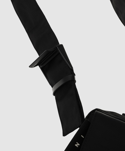 MARNI(マルニ)の「NYLON / カメラバッグ(ショルダーバッグ・メンズ・ブラック・ONE SIZE)」の4枚目の写真