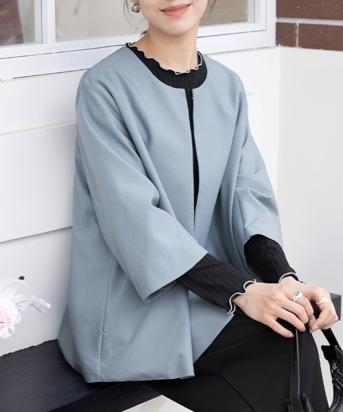ReRe(リリ)の「七分袖ペプラム風ラウンドネックジャケット(ノーカラージャケット・レディース・グレイッシュベージュ/ブラック/グレー/ネイビー/ベージュ・MEDIUM/LARGE)」の2枚目の写真