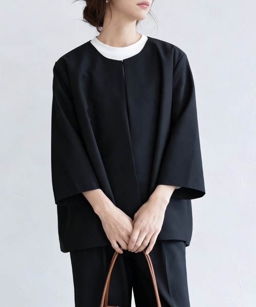 ReRe(リリ)の「七分袖ペプラム風ラウンドネックジャケット(ノーカラージャケット・レディース・グレイッシュベージュ/ブラック/グレー/ネイビー/ベージュ・MEDIUM/LARGE)」の19枚目の写真