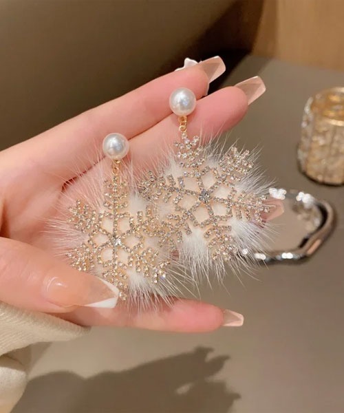 VIBGYOR Women（ヴィブジョー　ウィメン）の「【urge select】ふわふわ 雪の結晶モチーフ ピアス（ピアス（両耳用）・レディース・ゴールド系/シルバー系・FREE）」の4枚目の写真