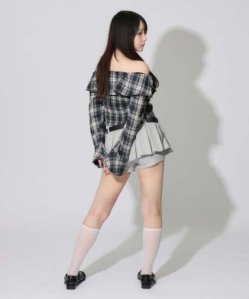 ALLuRing ChaRm(アリュリングチャーム)の「Off-the-shoulder Ruffle Cardigan / オフショルダーフリルカーディガン(シャツ/ブラウス・レディース・ブラウン/ネイビー・FREE)」の17枚目の写真
