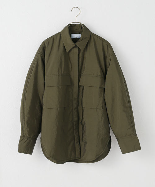 christian wijnants(クリスチャンワイナンツ)の「CHRISTIAN WIJNANTS/クリスチャンワイナンツ PADDED NYLON SHIRT(その他アウター・レディース・カーキ/ネイビー・FREE)」の1枚目の写真