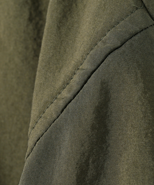 christian wijnants(クリスチャンワイナンツ)の「CHRISTIAN WIJNANTS/クリスチャンワイナンツ PADDED NYLON SHIRT(その他アウター・レディース・カーキ/ネイビー・FREE)」の3枚目の写真