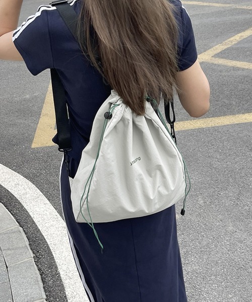 Miniministore(ミニミニストア)の「ナップサック 巾着リュック ボディバッグ(バックパック/リュック・レディース・ライトグレー/ピンク/ブラック・FREE)」の4枚目の写真