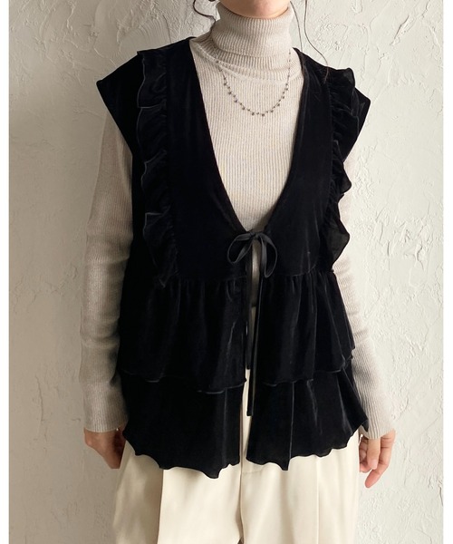 She's Closet（シーズクローゼット）の「深Vネックベロアティアードフリルリボンベスト（ベスト・レディース・ブラック/ブラウン・FREE）」の5枚目の写真