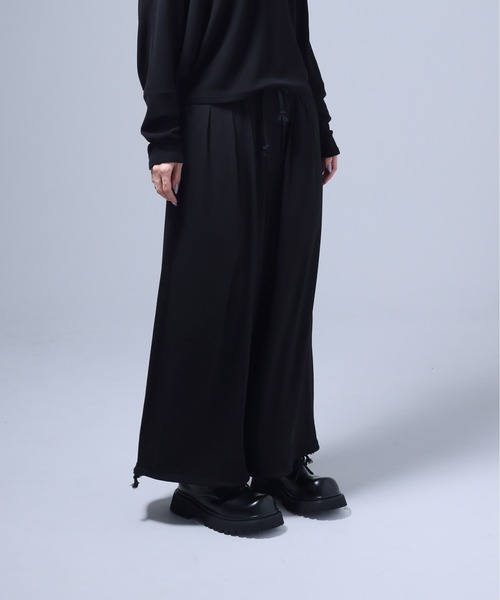 Ruze（ルゼ）の「12 tuck easy wide pants / 12タック イージー ワイドパンツ（その他パンツ・メンズ・ブラック・FREE）」の3枚目の写真