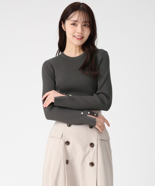 31 Sons de mode（トランテアン　ソン　ドゥ　モード）の「2025秋冬新作 袖スリットボタンリブニット（ニット/セーター・レディース・イエロー/オフホワイト/ライトブルー/チャコールグレー・ﾌﾘ-）」の3枚目の写真