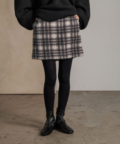 LOWRYS FARM（ローリーズファーム）の「フェザーミニスカート　589591（スカート・レディース・ブラウン/グレー・MEDIUM/LARGE）」の2枚目の写真