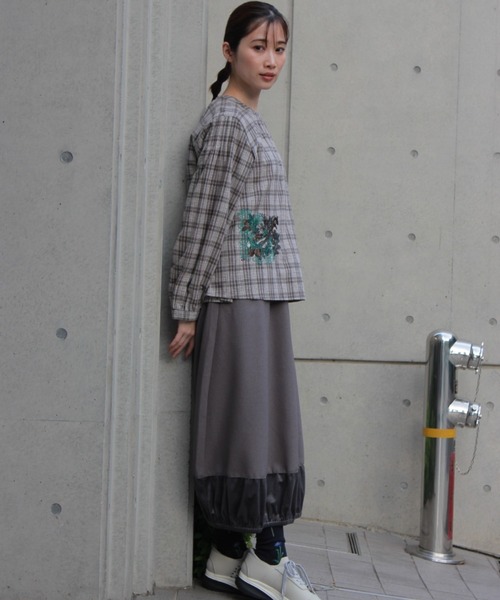 SUPER HAKKA（スーパーハッカ）の「SUPER　HAKKA×サクマ　ユウコ　「森の家」モチーフ刺繍　先染めコットン麻チェックブラウス（シャツ/ブラウス・レディース・グレー/ネイビー・FREE）」の7枚目の写真