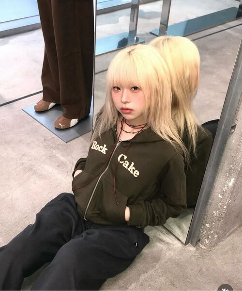 ROCKCAKE(ロックケーキ)の「Logo Patch Full Zip Hoodie - Khaki(パーカー・レディース・その他・SMALL)」の5枚目の写真