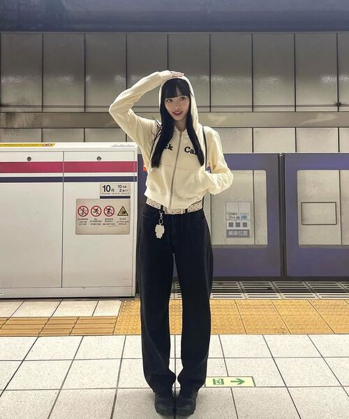ROCKCAKE(ロックケーキ)の「Logo Patch Full Zip Hoodie - Khaki(パーカー・レディース・その他・SMALL)」の6枚目の写真