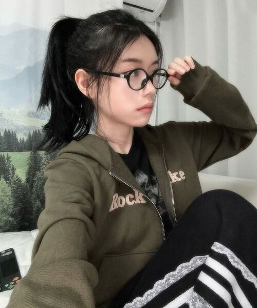 ROCKCAKE(ロックケーキ)の「Logo Patch Full Zip Hoodie - Khaki(パーカー・レディース・その他・SMALL)」の7枚目の写真
