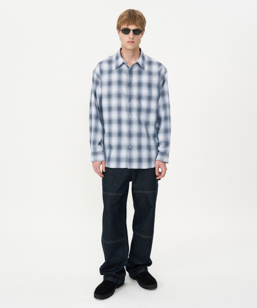 INSILENCE(インサイロンス)の「オーバーサイズチェックシャツ グレー ブルー(シャツ/ブラウス・レディース・その他・LARGE/MEDIUM/SMALL)」の2枚目の写真