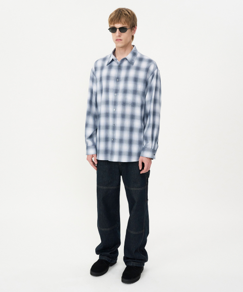 INSILENCE(インサイロンス)の「オーバーサイズチェックシャツ グレー ブルー(シャツ/ブラウス・レディース・その他・LARGE/MEDIUM/SMALL)」の3枚目の写真