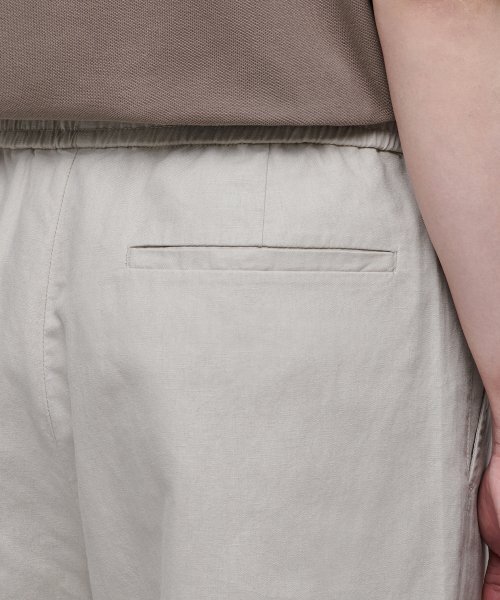 MUSINSA STANDARD(ムシンサスタンダード)の「コットンリネンワンタックワイドパンツ【ライトベージュ】(その他パンツ・メンズ・その他・38/36/34/32/30/26/28)」の8枚目の写真