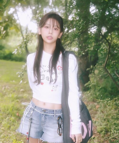 YOUHEE(ユヒ)の「YOUHEE GRAPHIC LONG SLEEVE WHITE(Tシャツ/カットソー・レディース・その他・FREE)」の9枚目の写真