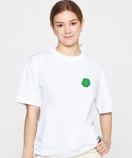 GRAVER（グレーバー）の「[ユニセックス]グリーンシーリング スモールドローイングスマイル 半袖Tシャツ_ホワイト（Tシャツ/カットソー・レディース・ホワイト・X-LARGE/SMALL/MEDIUM/LARGE）」の3枚目の写真