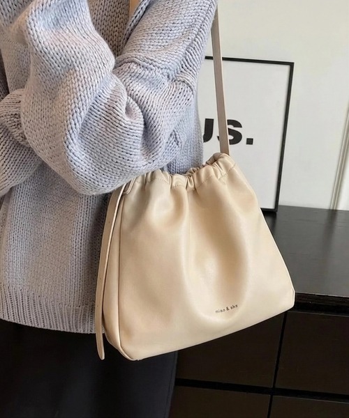 yuue' ( wear )(ユーイ)の「フェイクレザー巾着ショルダーバッグ(ショルダーバッグ・レディース・ブラウン/ブラック/アイボリー・FREE)」の2枚目の写真