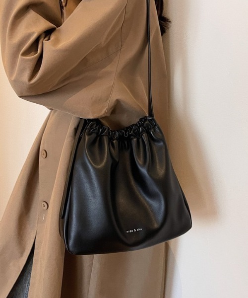 yuue' ( wear )（ユーイ）の「フェイクレザー巾着ショルダーバッグ（ショルダーバッグ・レディース・ブラック/ブラウン・FREE）」の3枚目の写真