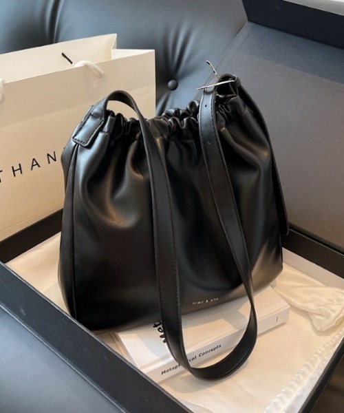 yuue' ( wear )（ユーイ）の「フェイクレザー巾着ショルダーバッグ（ショルダーバッグ・レディース・ブラック/ブラウン・FREE）」の12枚目の写真